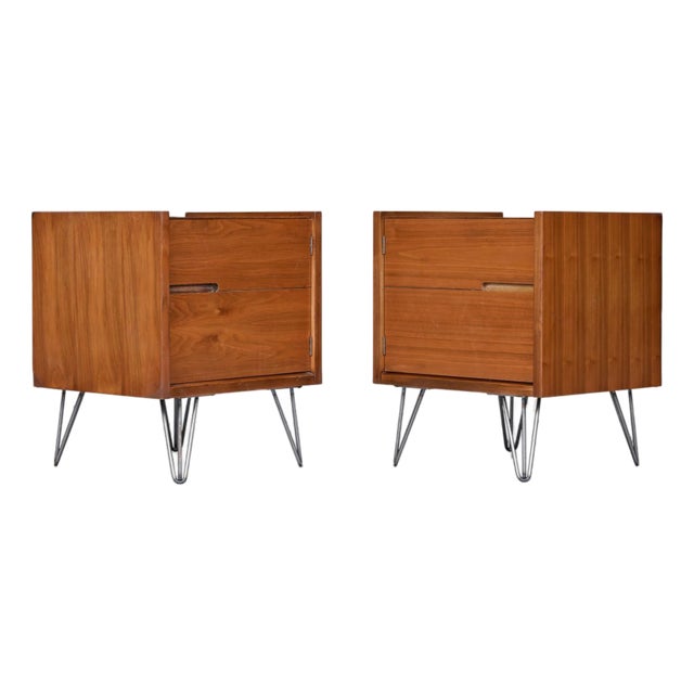 1950s Mid-Century Modern Walnut Nightstands, Mirrored Pair on Hairpin Legs, A Pair For Sale