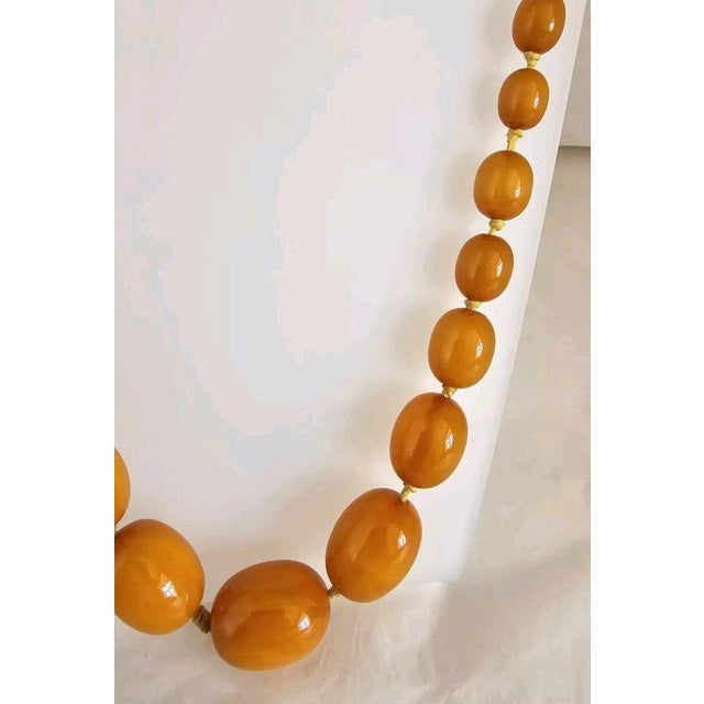 Antique Art Deco Graduated Amber Marbled Bead Necklace, 1930 For Sale - Image 6 of 18