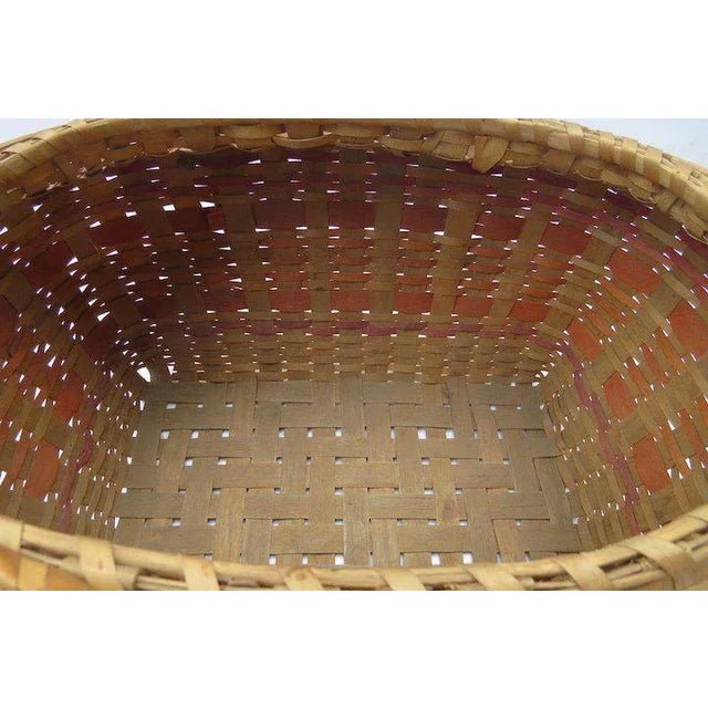 1900 - 1909 Vintage 1900's Winnebago Woven Market Picnic Lidded Basket with Swing Handles Country For Sale - Image 5 of 10