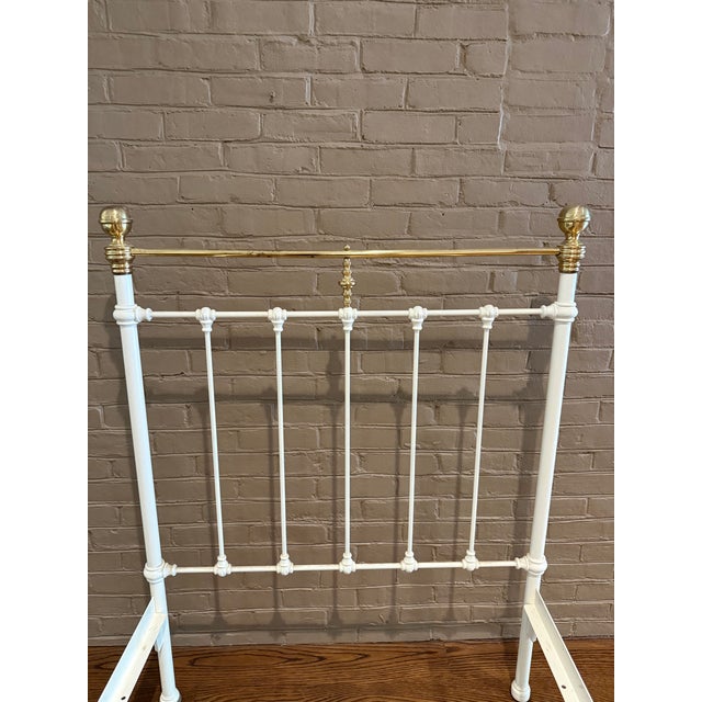 White Pair of Brass and White Painted Iron Beds For Sale - Image 8 of 11