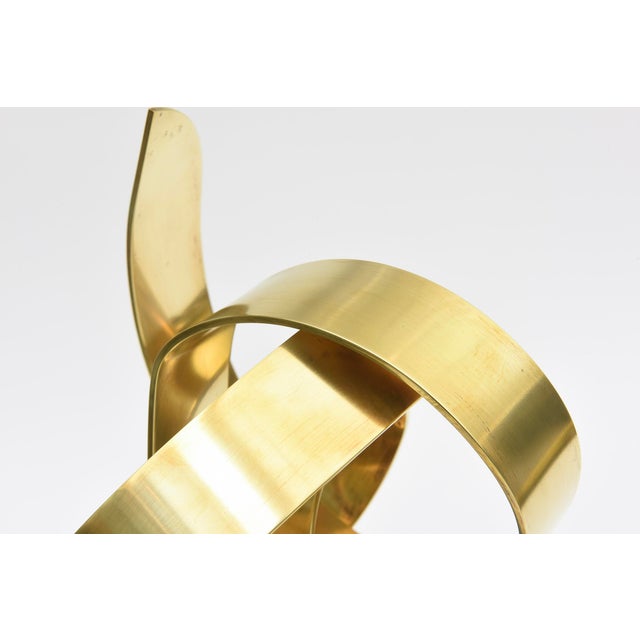 Vintage Van Teal Brass Ribboned Sculpture on Black Wood Base, 1970's For Sale In Miami - Image 6 of 12