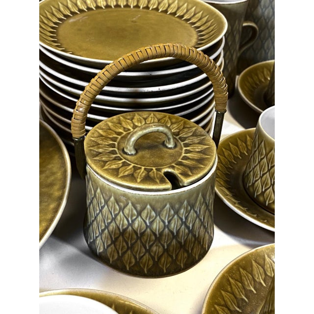 Bing & Grondahl 1980s Large Danish "Relief" Dinner Service Designed by Jens Quistgaard for Bing & Grondahl- Set of 91 For Sale - Image 4 of 15