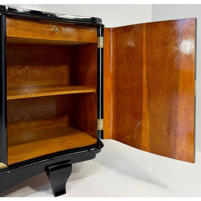 French Art Deco Black Lacquered and Inlaid Walnut Sideboard in the style of Jules Leleu, 1940s For Sale - Image 12 of 15