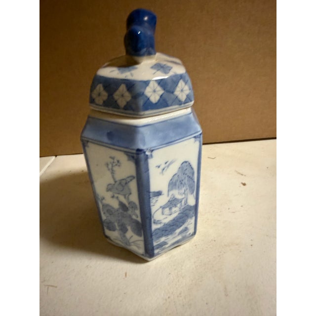 Chinoiserie Chinese Blue and White Porcelain Jar W/Lid, Foo Dog Chinoiserie Tea Ginger Jar For Sale - Image 3 of 5