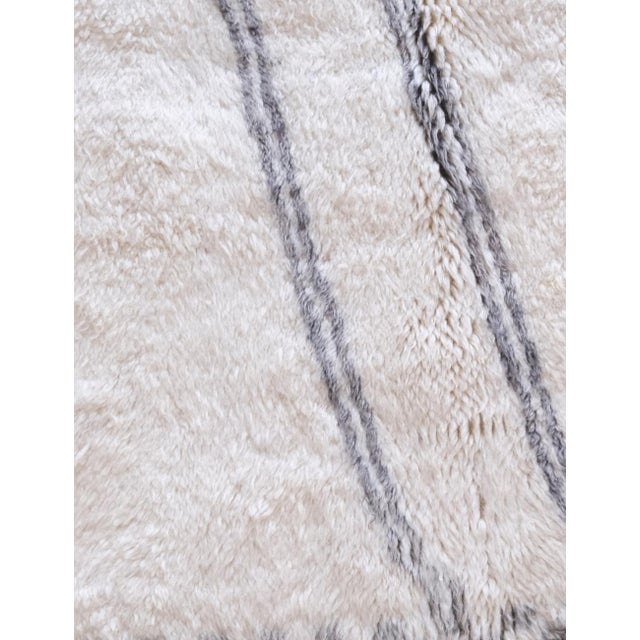 Handwoven Moroccan Beni M'Rirt Rug - 8.5 X 4.9 Ft For Sale - Image 9 of 11