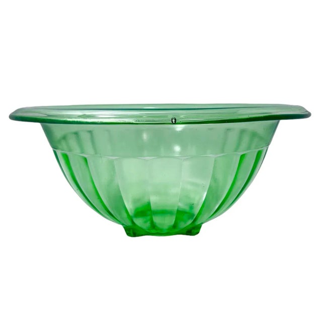 Add a nice art deco touch to your decor with this beautiful fluted green glass bowl from the 1940s. In excellent vintage...
