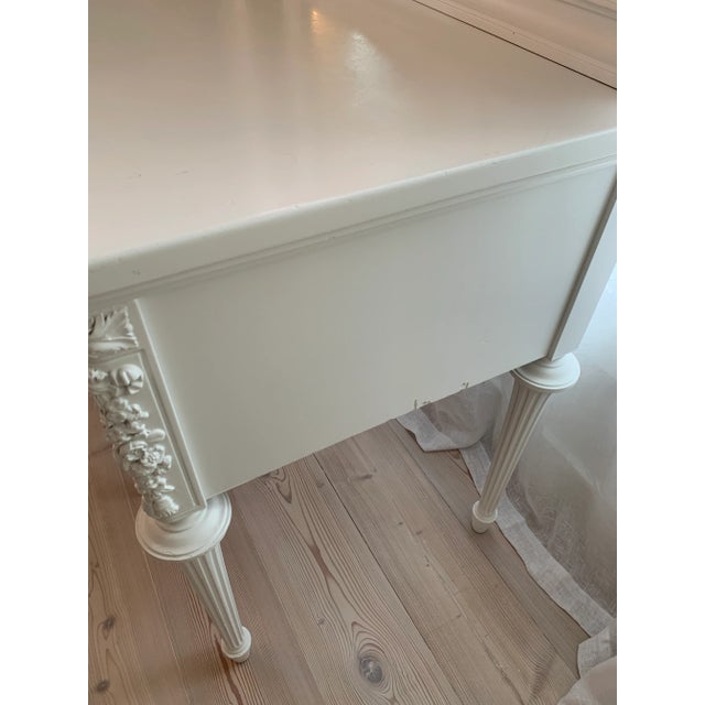 1910s Sligh French Style Vanity 2 Piece Set in White Paint For Sale - Image 9 of 12