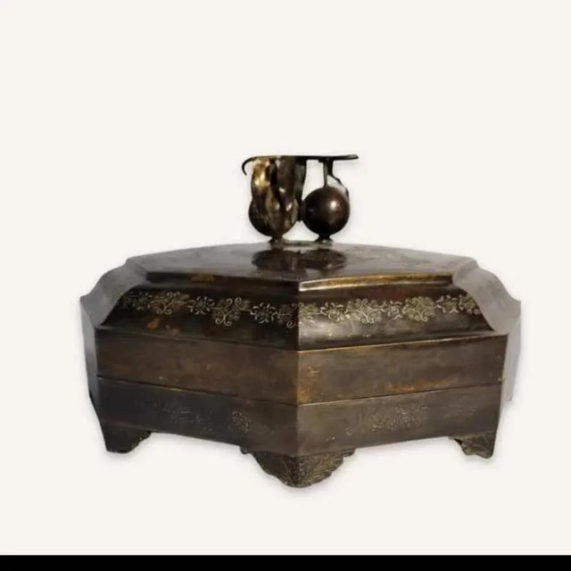 Metal Late 18th Century Japanese Hexagonal Sweetmeats Box For Sale - Image 7 of 7