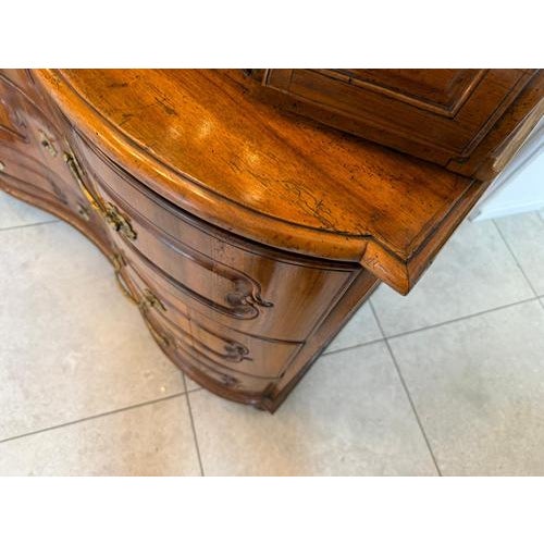 Antique Display Cabinet in Walnut, 1780s For Sale - Image 9 of 18