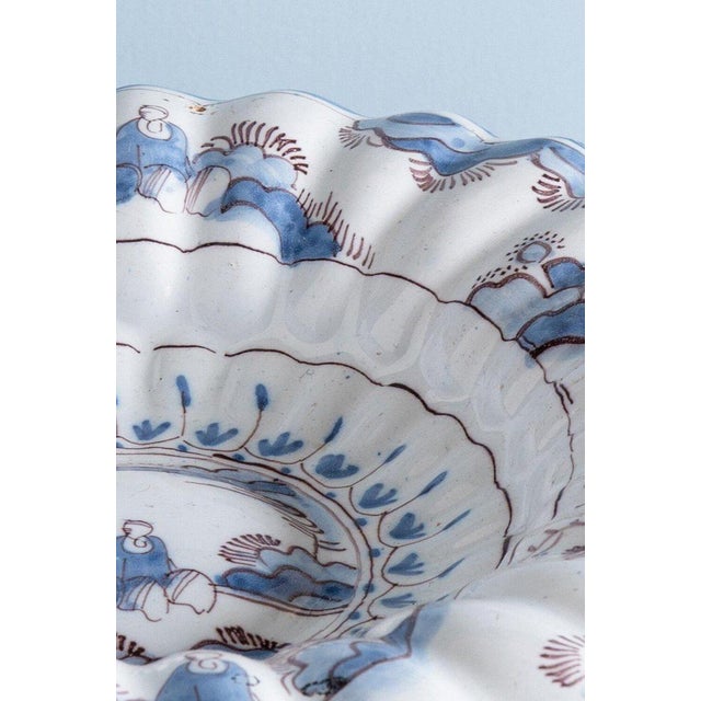 Blue and White Lobed Chinoiserie Dish, 1700s For Sale - Image 6 of 8