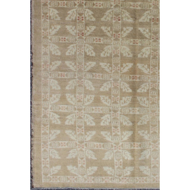 All-Over Ivory Wreath Design Vintage Turkish Oushak Rug For Sale - Image 4 of 6