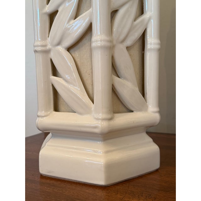 Vintage Faux Bamboo Chinoiserie Palm Beach Regency White Table Lamps, a Pair For Sale - Image 9 of 10