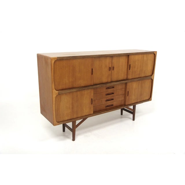 Dimensions: W 172 H 112 D 43 Teak wood