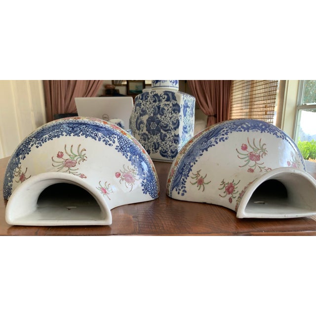 Vintage Italian Majolica Heraldic Wall Pocket Vases – Large Hand‑Painted Pair With Crackle Glaze For Sale - Image 11 of 11