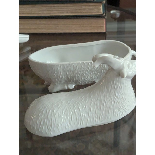 1990s Vinatge Mildred R Mottahedeh Covered Porcelain White Goat Trinket Box For Sale - Image 5 of 9