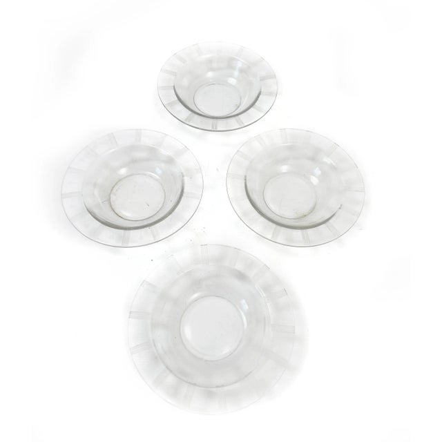 Serve up your snacks or culinary creations in art deco style with this fabulous set of 4 etched rim, clear glass bowls....