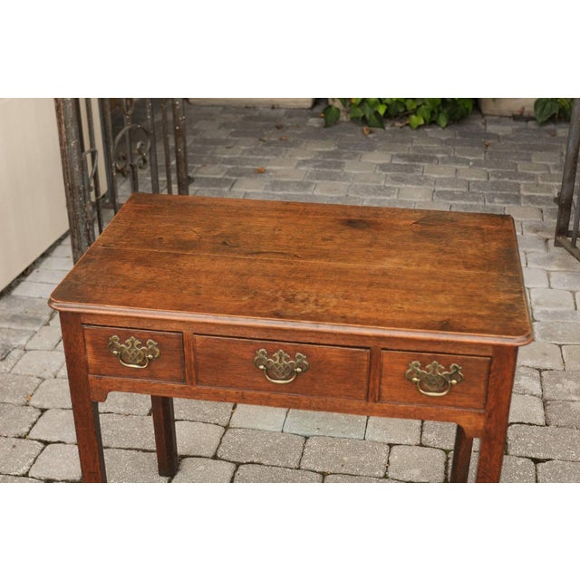 English 1780s Georgian Oak Side Table with Marlborough Legs and Chinoiserie For Sale In Atlanta - Image 6 of 11