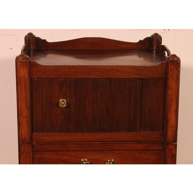 charming little Georgian period shuttered piece of furniture from the end of the 18th century in mahogany Very beautiful...