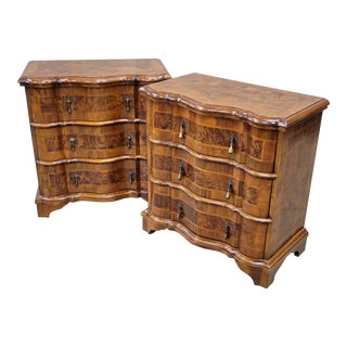 Vintage Italian Burl Walnut Serpentine Front Nightstands - a Pair For Sale