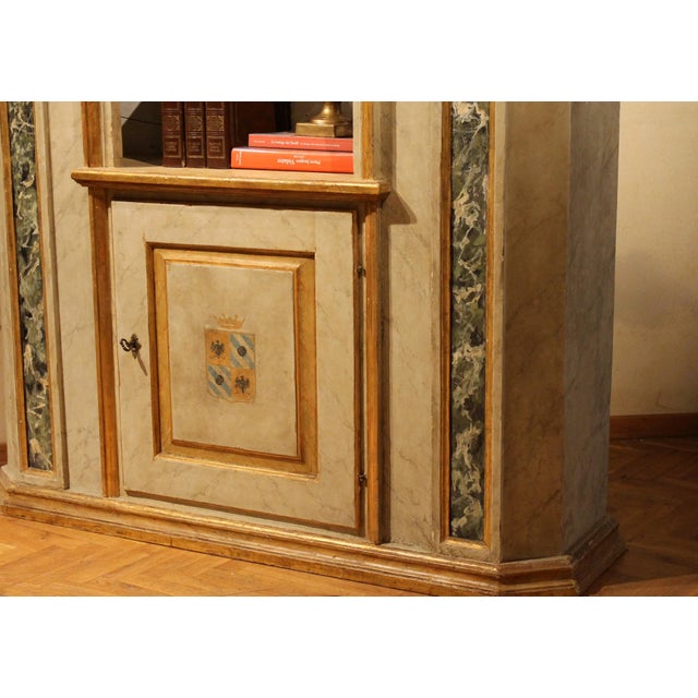 Cream Italian Neoclassical Faux Marble Lacquer and Giltwood Open Shelves Cabinets, Set of 2 For Sale - Image 8 of 18