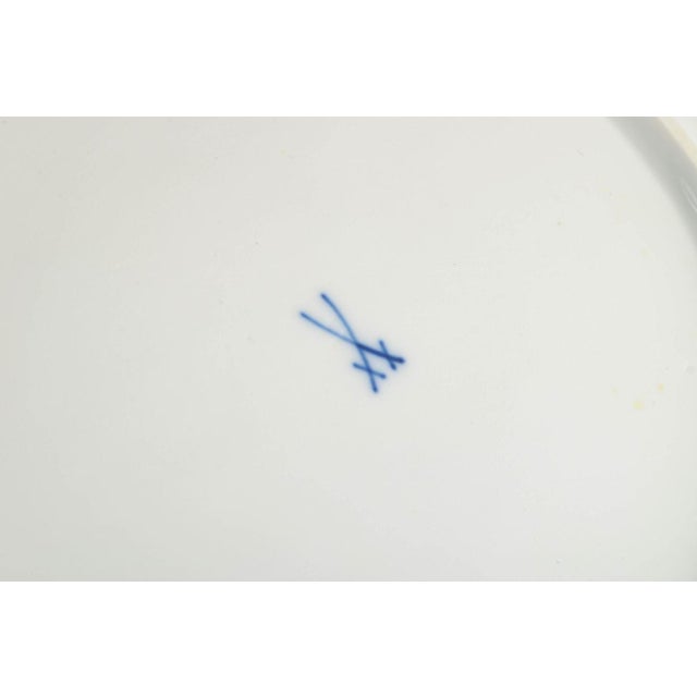 Porcelain Dinner Plates with Blue Floral Motifs and Gilt Rim from Meissen, Set of 4 For Sale - Image 4 of 5