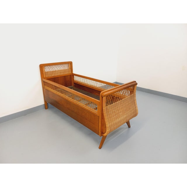 Vintage Baby Cot in Oak and Rattan, 1960s-1970s For Sale - Image 3 of 17