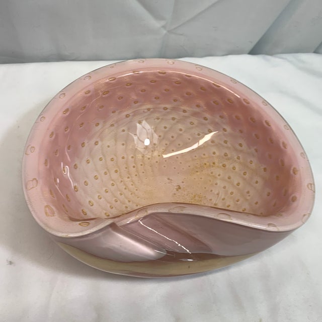 Mid-Century Modern Large Mid-20th Century Modern Alfredo Barbini Murano Pink & Gold Bullicante Art Glass Bowl For Sale - Image 3 of 9