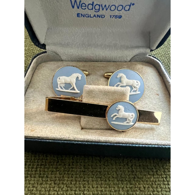 Vintage Royal British "Wedgwood" Jasper ware Gold Plate Cufflinks Circa 1980 For Sale In New York - Image 6 of 18