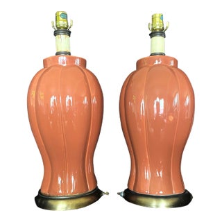 1970s Hollywood Regency Leviton Dusty Peach Ginger Jar Ceramic Table Lamps - Pair For Sale