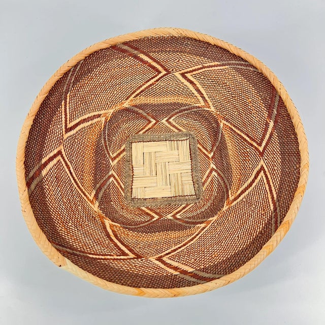Early 20th Century Rare Tonga Binga Basket Bowl 15inch MATTER COLLECTION For Sale - Image 4 of 6