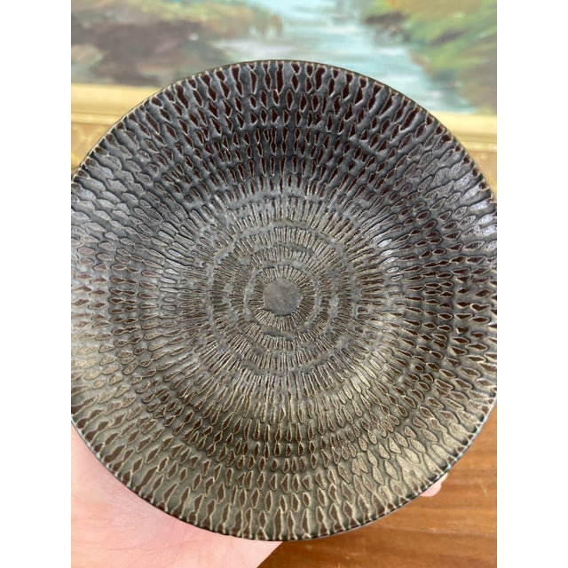 Metal Textured Studio Pottery Bowl in Dark Iron-Glaze Finish With Radiating Pattern. For Sale - Image 7 of 9