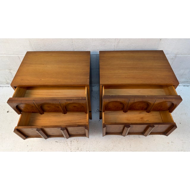 Wood Mid-Century Walnut and Burlwood Arched Nightstands by Thomasville, Pair For Sale - Image 7 of 14