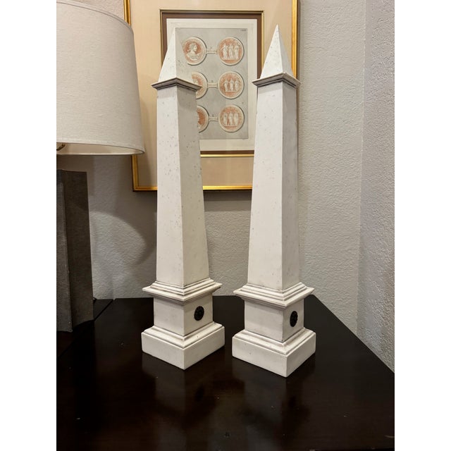 Pair of Neoclassical Faux Ivoire Obelisks – White Architectural Sculptures, 23.5″ Tall For Sale - Image 4 of 5