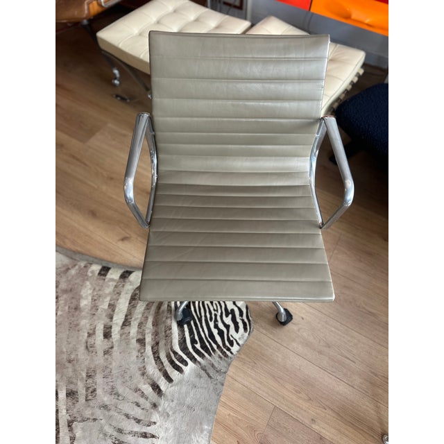 Aluminum Armchair by Charles and Ray Eames for Vitra, 2000s For Sale - Image 6 of 14