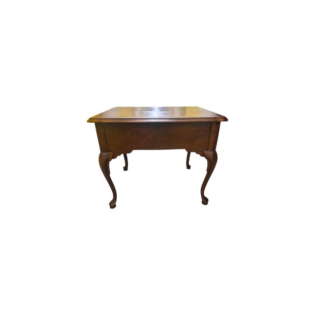 Wood Mid-20th Century Thomasville Queen Anne Style Walnut End Table With Drawer – Vintage Accent Table For Sale - Image 7 of 11