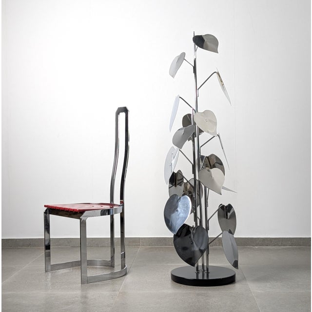 Standing Sculpture with Leaves and Circular Base, 1970s, Chrome Plated Metal, in Good conditions. Designed 1970 to 1979