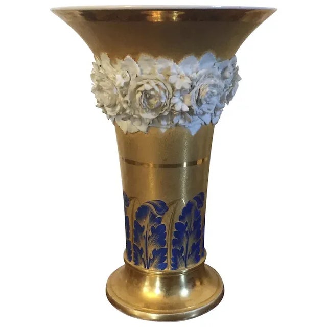 Antique Early 19th Century French Empire Porcelain Gold Trumpet Vase with Flower Garland For Sale - Image 12 of 12