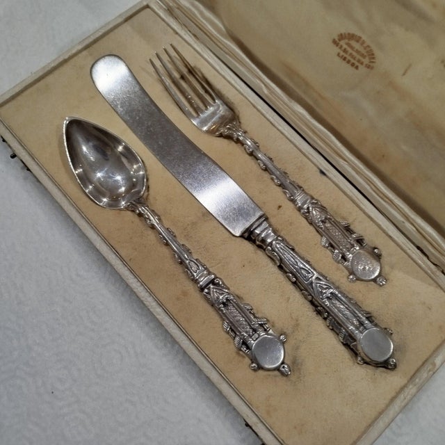 Gothic-Style Silver Cutlery with Case, 1800s, Set of 4 For Sale - Image 3 of 12