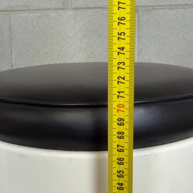 Modern Stools in White Lacquered Wood, 1960s, Set of 2 For Sale - Image 12 of 13