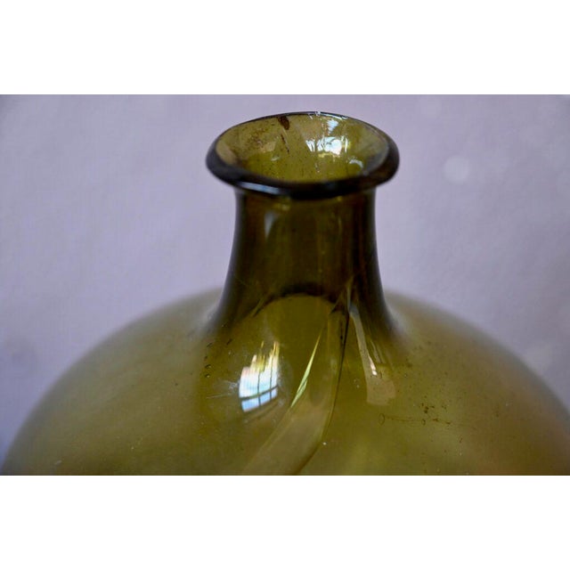 This is a carboy where Dame Jeanne was once used to preserve liquids such as brandy, schnapps or marc. We find them today...