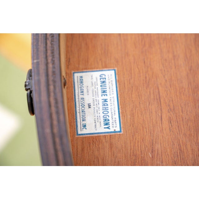Early 18th Century Federal Mahogany Pembroke Drop Leaf Table With Satinwood Inlaid Legs and Brass Pull For Sale - Image 4 of 9