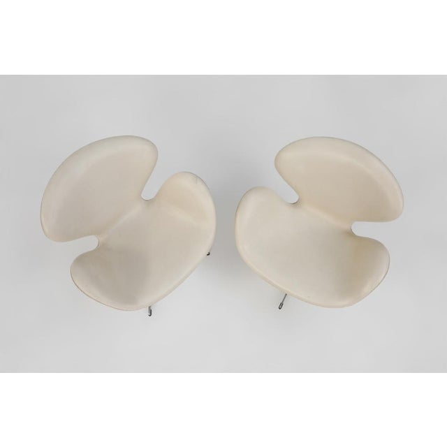 Fritz Hansen Set of Leather Swan Chairs by Arne Jacobsen for Fritz Hansen, 2006 For Sale - Image 4 of 16