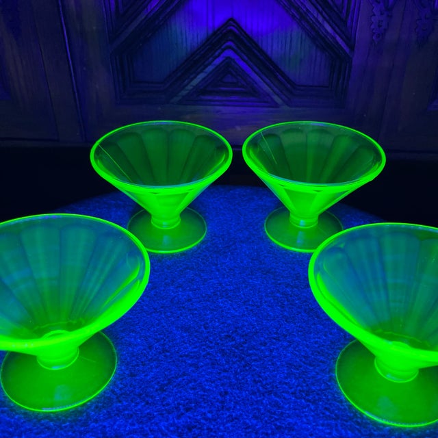 Art Deco Early 20th Century Uranium Sherbet/Dessert Cups- Set of 4 For Sale - Image 3 of 8