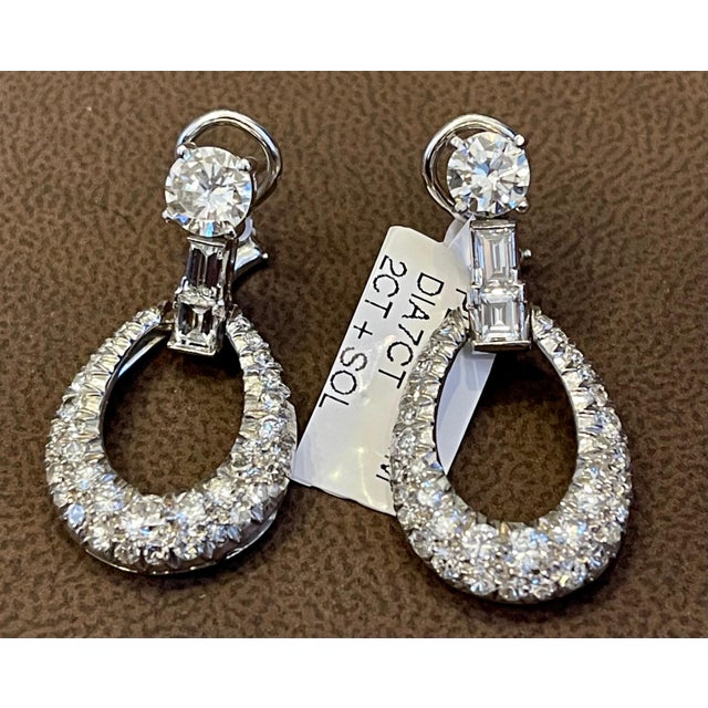 Transparent 1950s 7 Ct Diamond Drop Cocktail Earrings Platinum with 2 Ct Solitaire Diamond For Sale - Image 8 of 18