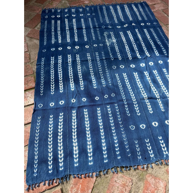 Vintage African Indigo Denim Shibori Mudcloth 56” L X 41” W Textile | No. 162 For Sale - Image 4 of 6