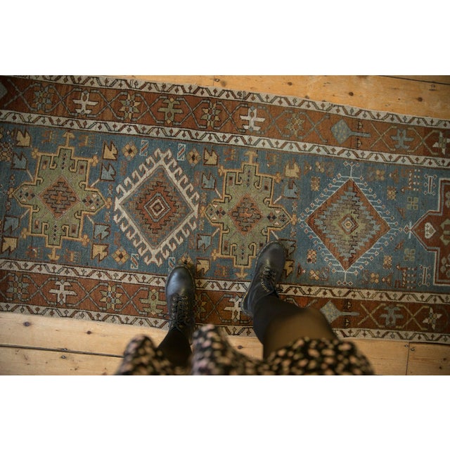 :: Single column alternating medallions in mirrored end to end patterning. Wrapped by meandering vines and starburst...