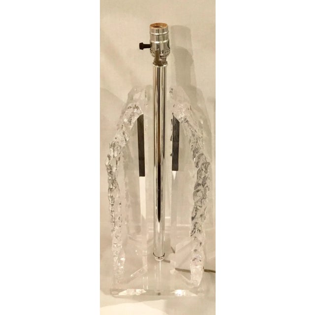 Mid-Century Modern vintage Lucite table lamp with chipped ice design, chrome rod, Circa, 1970’s