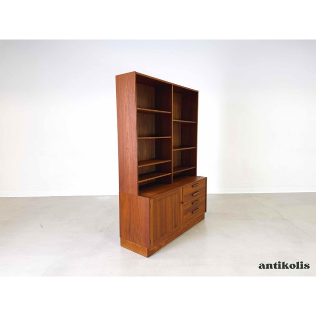 Brown Mid-Century Bookcase in Teak by Nils Jonsson for Hugo Troeds, 1960s For Sale - Image 8 of 13