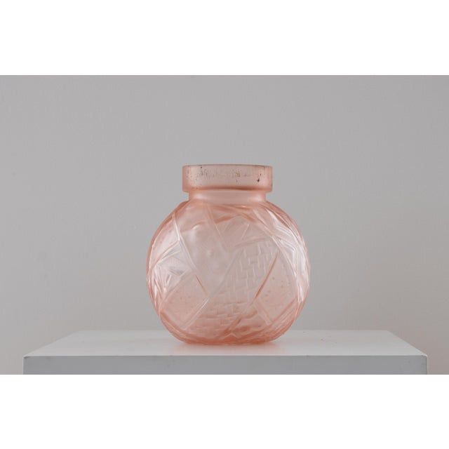 Art Deco Muller Freres Large French Art Deco Pink Glass Table Lamp - 1930s For Sale - Image 3 of 4