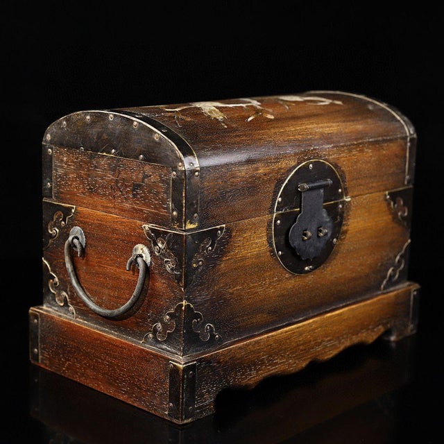 Asian Vintage Huali Wood Jewelry Box With Mother-of-Pearl Bird & Floral Inlay and Brass Hardware For Sale - Image 3 of 9